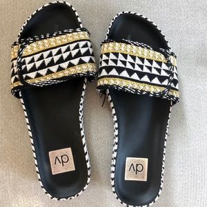 *SOLD *NWOT Woven Slide Sandals - Size 8